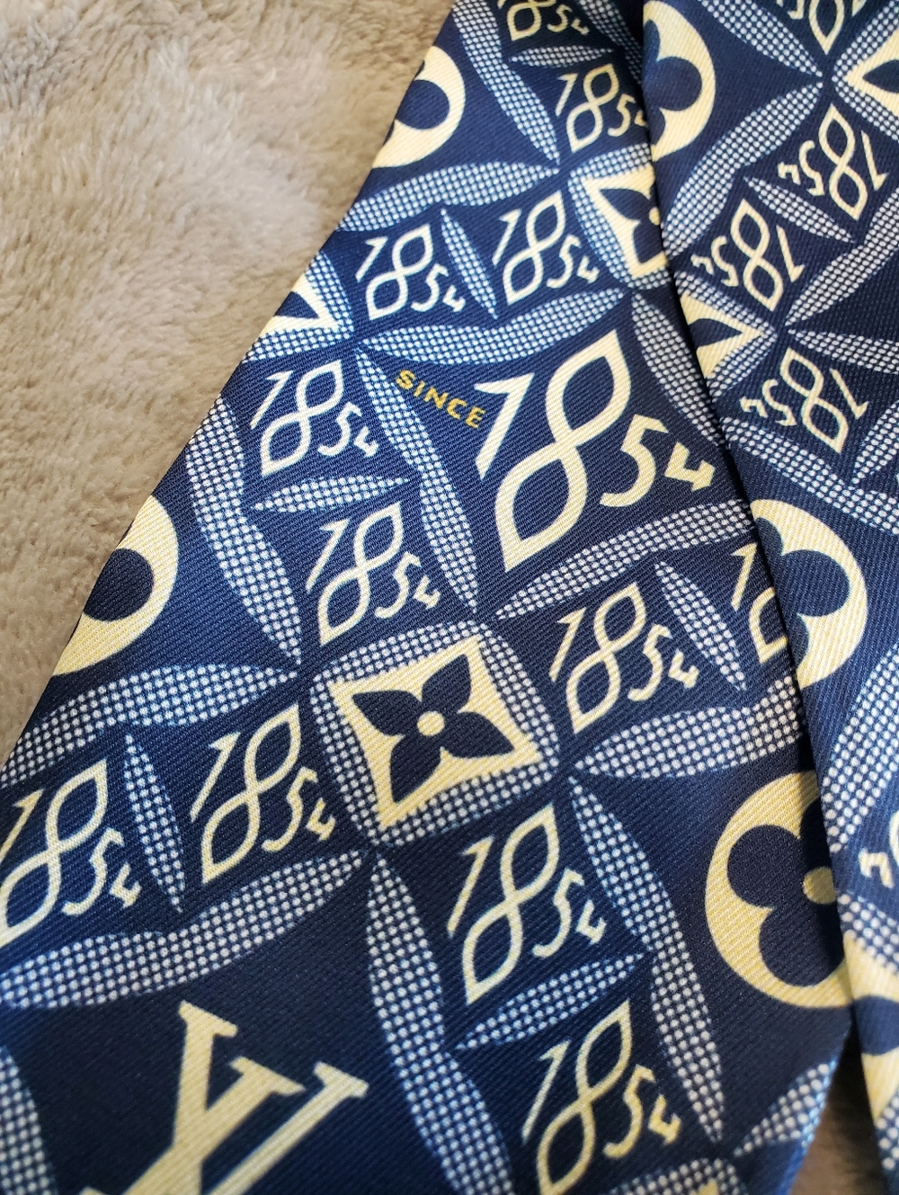 Upgrade & Protect Your Handbag Instantly Silk Scarf 3in×44in